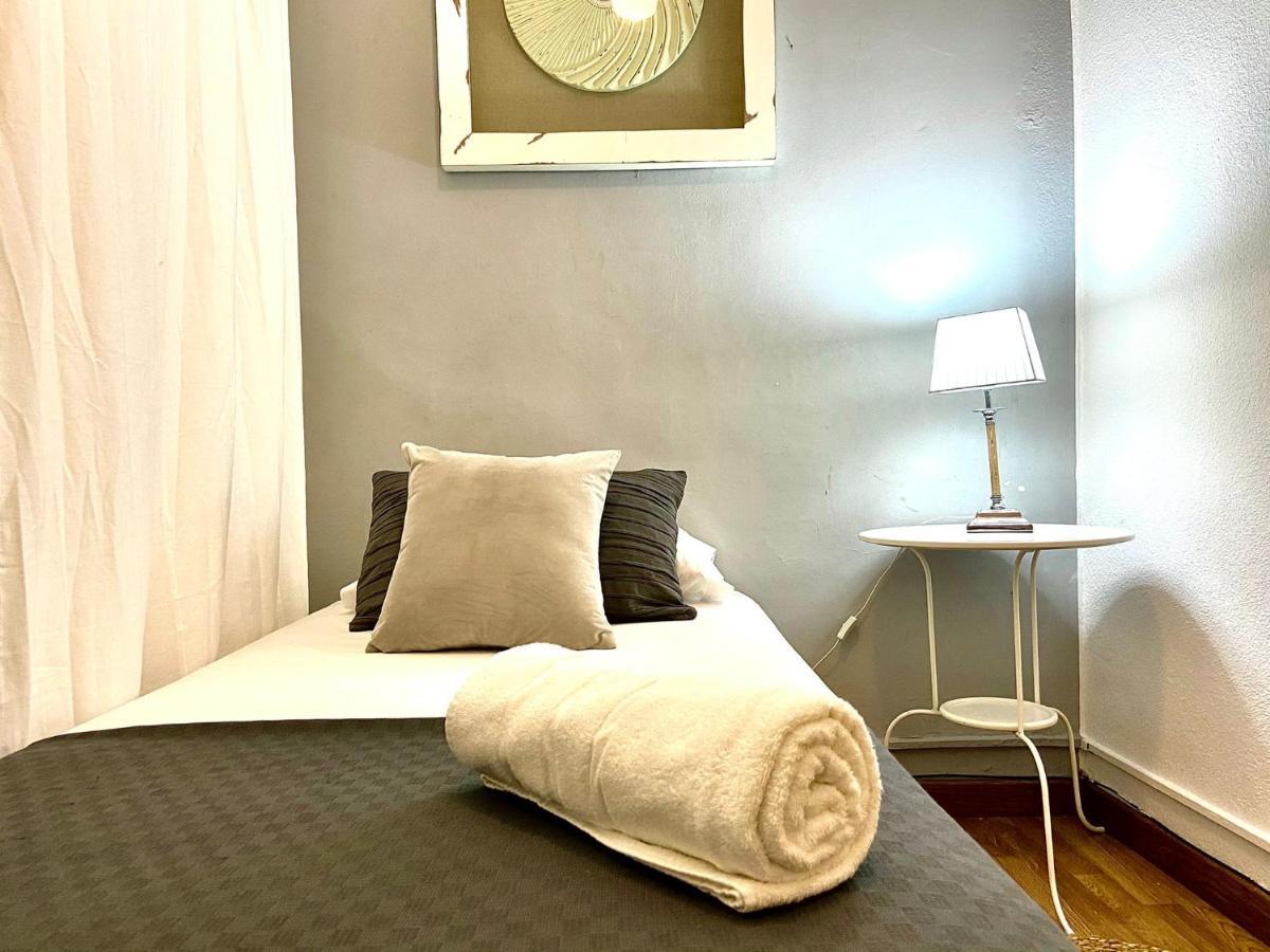 Alani Montjuic Hostel Барселона Екстериор снимка