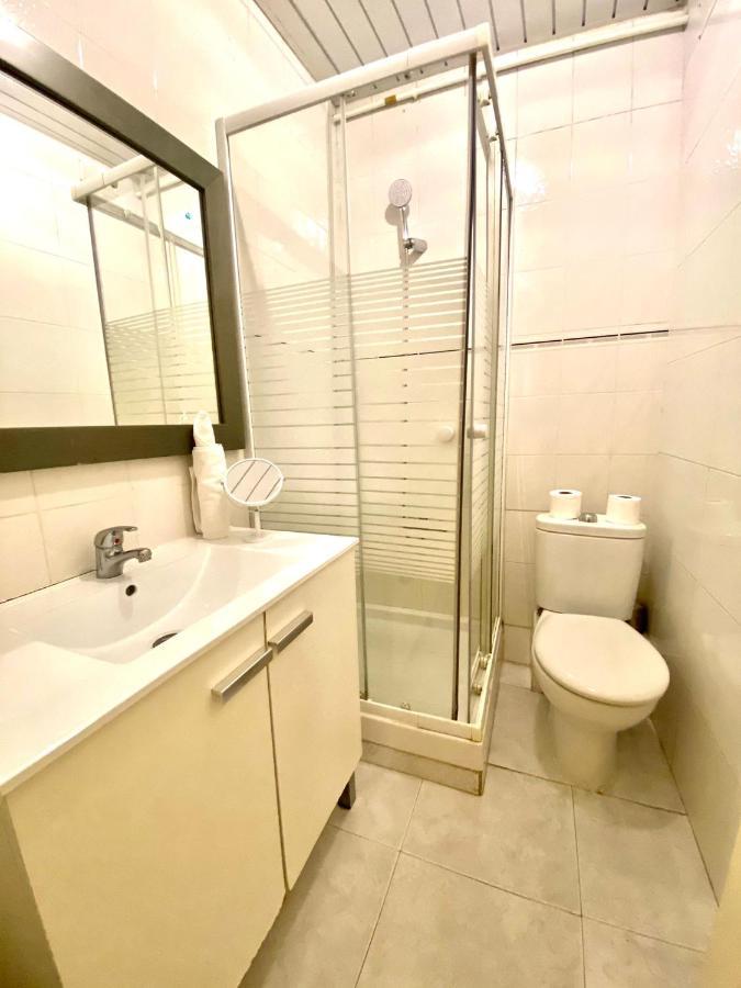 Alani Montjuic Hostel Барселона Екстериор снимка